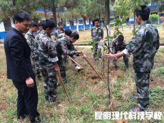 姚记娱乐师生植树活动